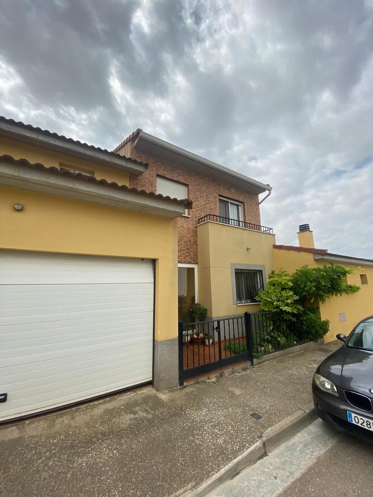 Vista exterior de Casa o chalet en venta en San Mateo de Gállego con Aire acondicionado, Calefacción y Jardín privado