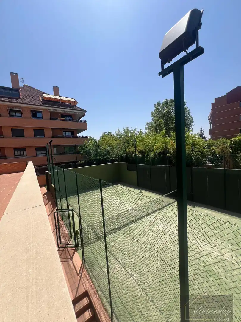 Jardí de Pis en venda en Boadilla del Monte amb Aire condicionat, Calefacció i Alarma