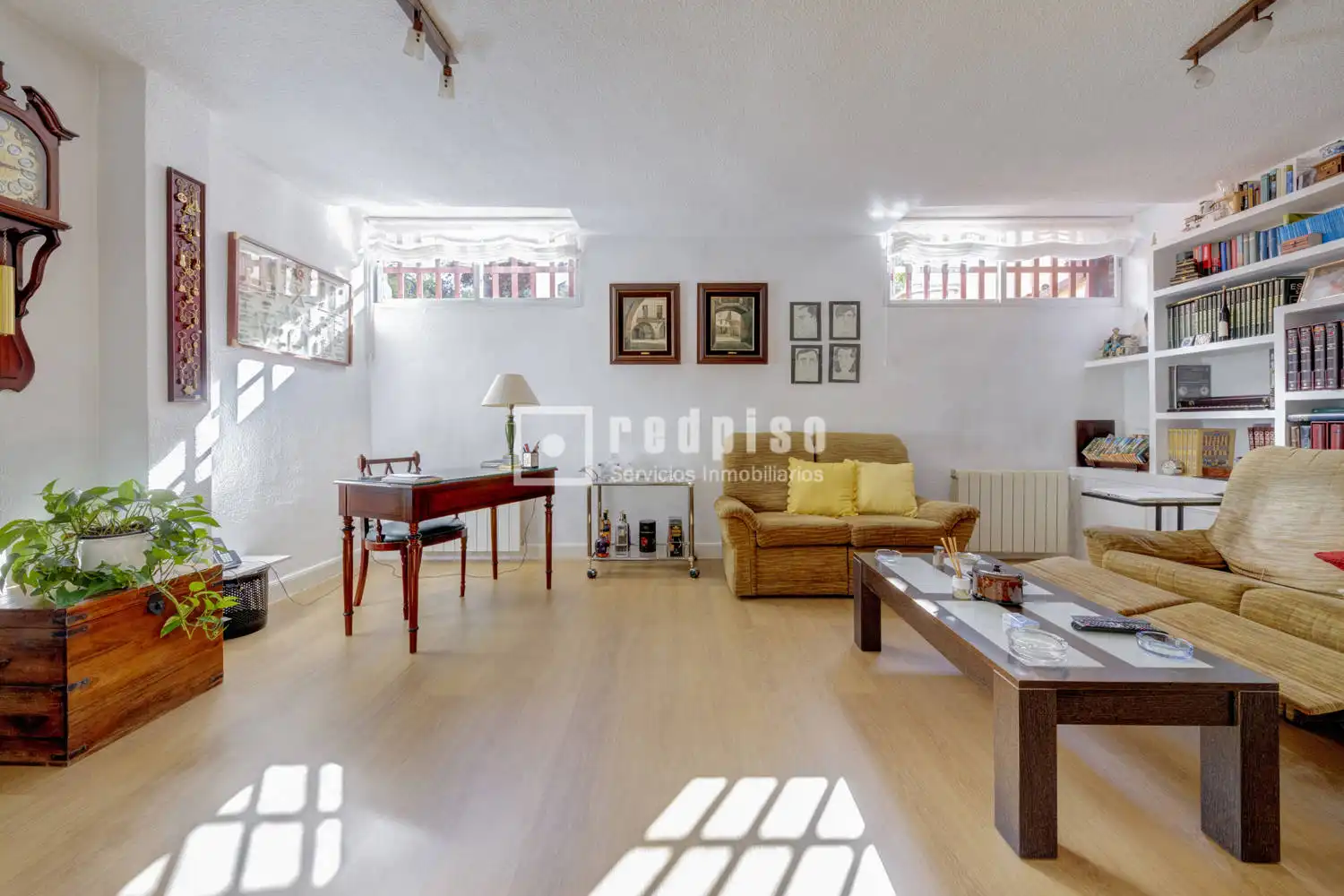 Living room of Houses for sale in Pozuelo de Alarcón  with Air Conditioner, Heating and Parquet flooring