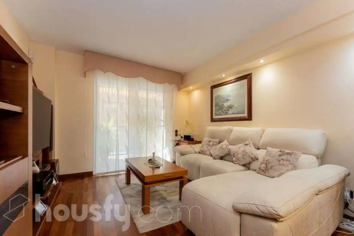 Piso con ascensor en venta en Passatge de Xaloc ., imagen 2