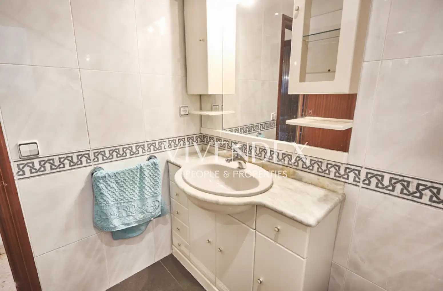 Baño de Ático en venta en L'Hospitalet de Llobregat con Aire acondicionado, Calefacción y Terraza