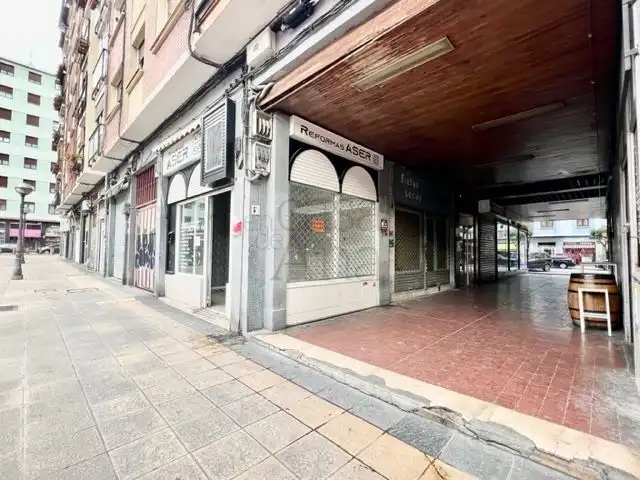 Vista exterior de Local en venda en Bilbao 