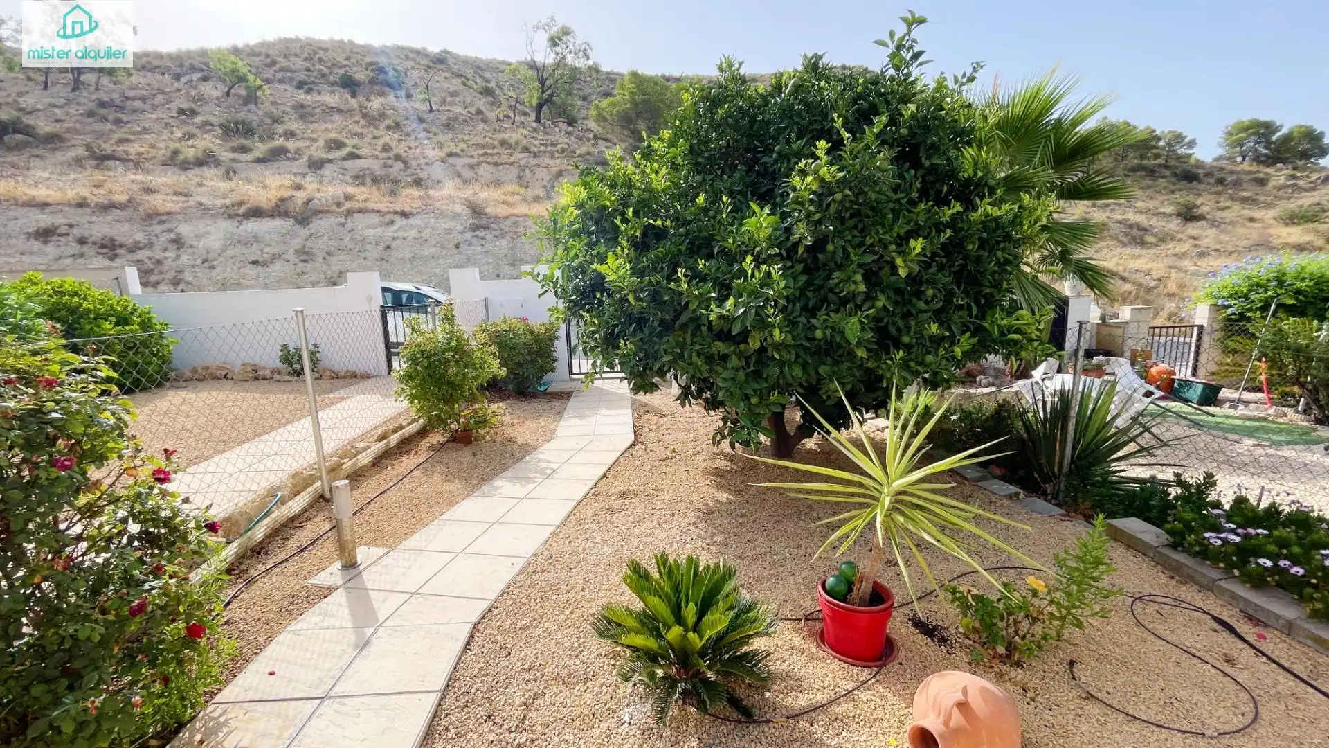 Vista exterior de Casa o xalet de lloguer en Busot amb Aire condicionat, Calefacció i Jardí privat