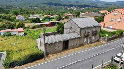 Casa para reformar en venta en Asados, con amplia parcela y gran potencial