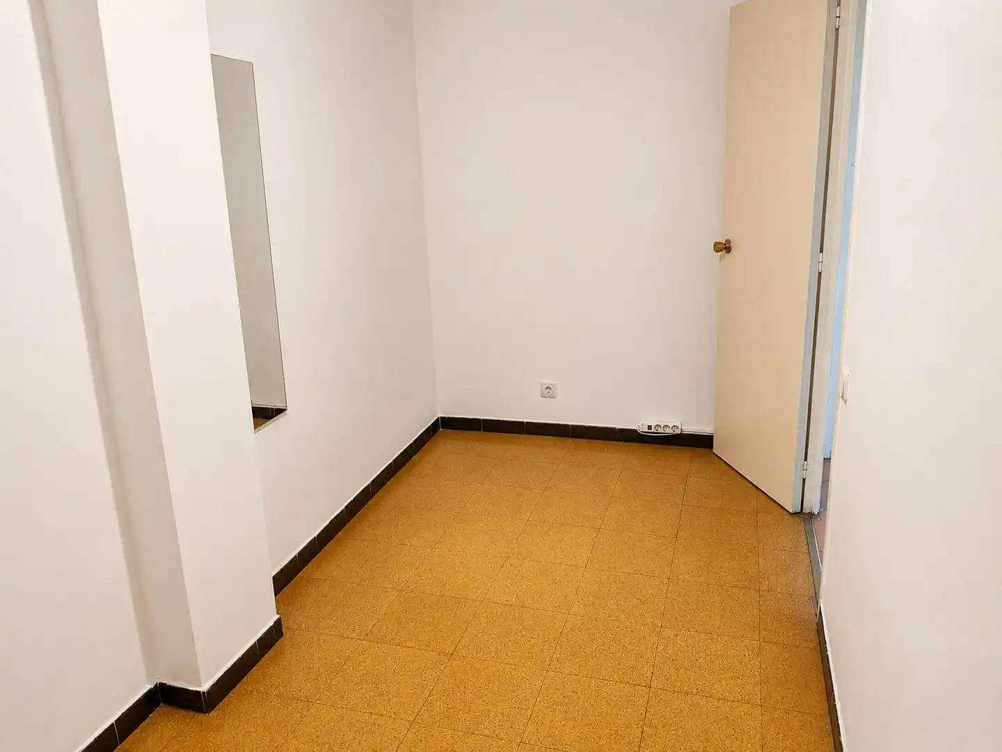 Flat for sale in Barcelona  with Parquet flooring