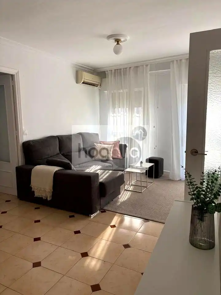 Living room of Flat for rent in Sevilla  with Air Conditioner, Furnished and Balcony