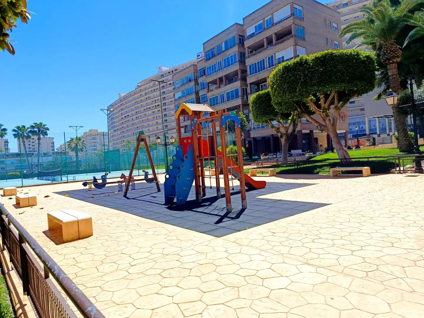Außenansicht von Wohnungen zum Verkauf in Alicante / Alacant mit Klimaanlage, Heizung und Alarm