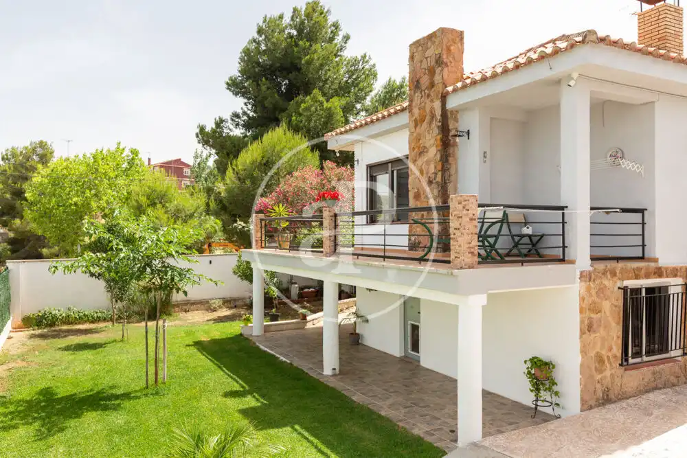 Terraza de Casa o chalet en venta en Chiva con Aire acondicionado, Calefacción y Jardín privado