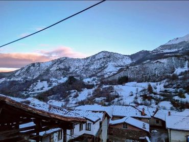 Casa amb balcó en venda a Vega de Liébana
