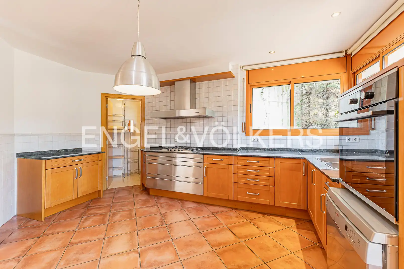 Cocina de Casa o chalet en venta en Barcelona con Aire acondicionado, Calefacción y Jardín privado