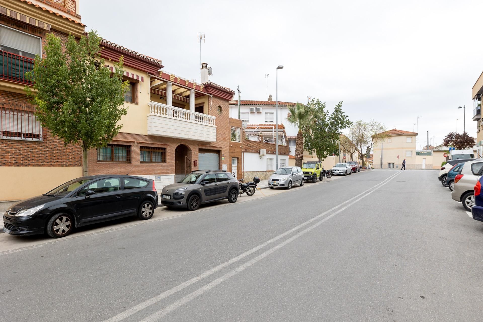 Vista exterior de Casa adosada en venda en Maracena amb Calefacció, Terrassa i Traster