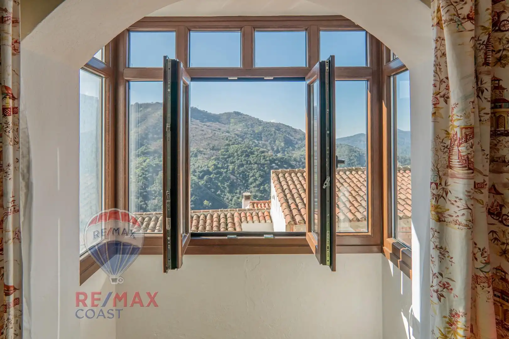Vista exterior de Finca rústica en venda en Jubrique amb Aire condicionat, Calefacció i Terrassa