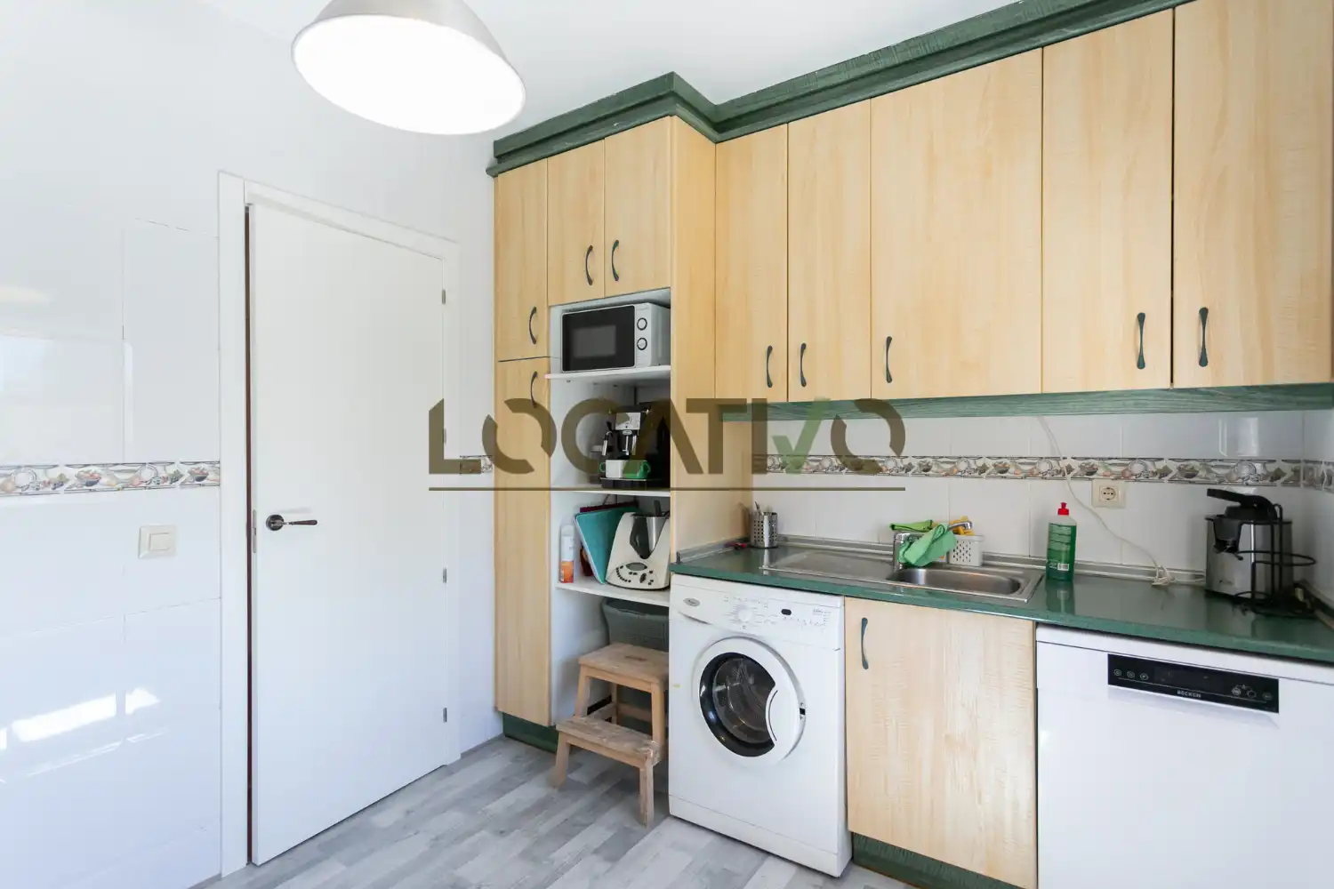 Cuina de Casa o xalet en venda en Navas del Rey amb Calefacció, Jardí privat i Traster