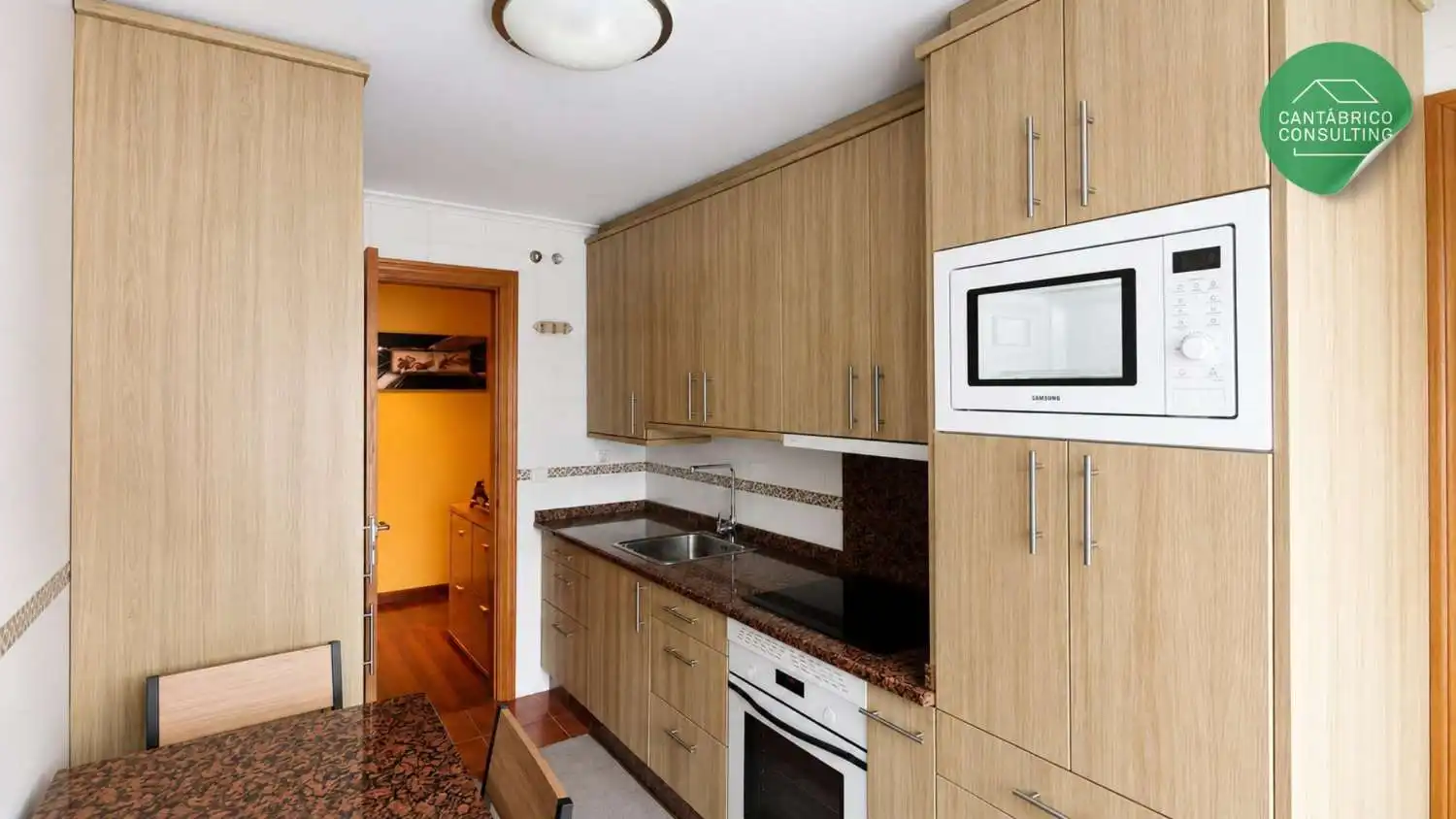 Cuina de Pis en venda en Navia amb Calefacció, Parquet i Terrassa