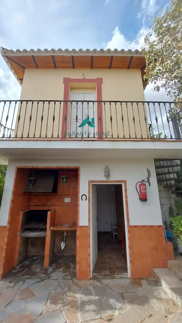 Vista exterior de Casa o xalet en venda en Dos Hermanas amb Aire condicionat, Jardí privat i Traster