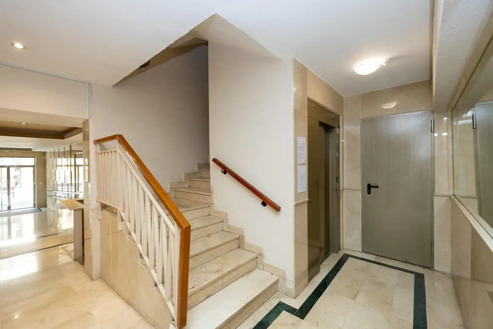 Wohnung zum Verkauf in Granada mit Heizung und Balkon