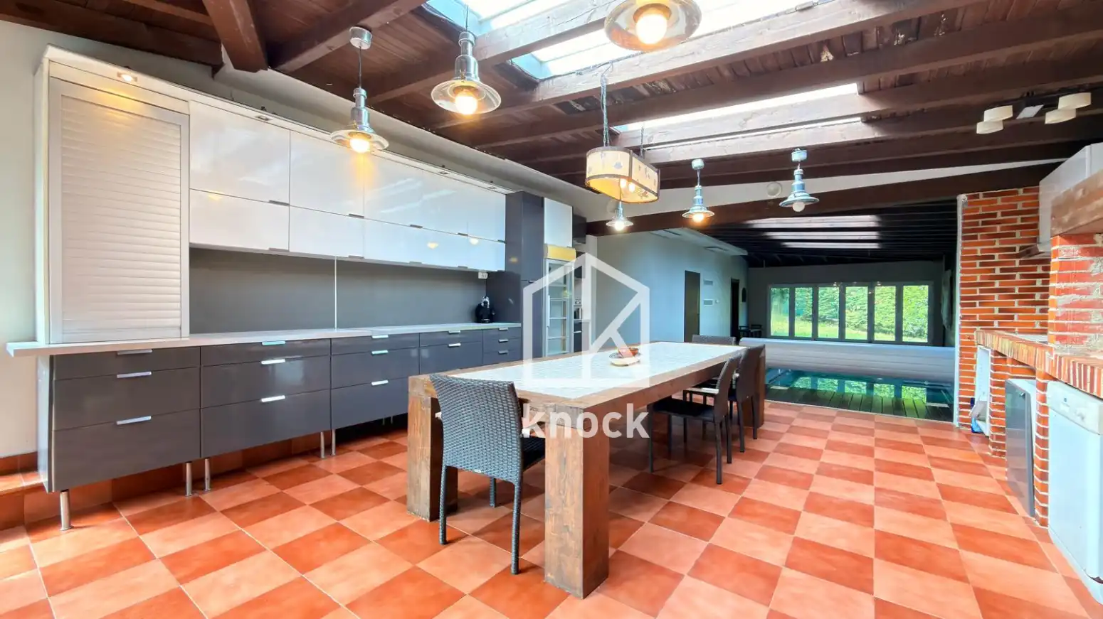 Cuina de Casa o xalet en venda en Oviedo  amb Calefacció, Parquet i Terrassa
