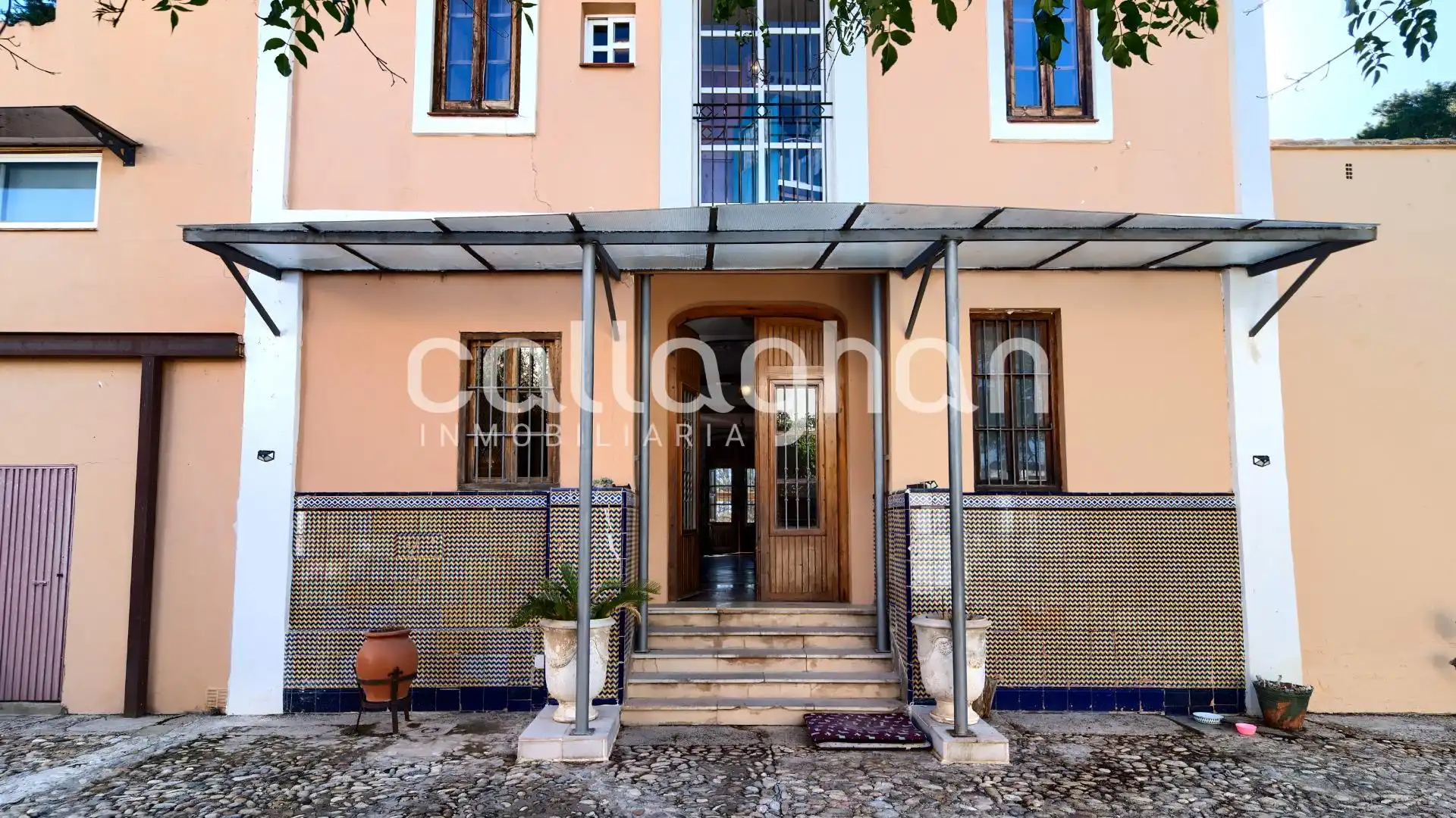 Vista exterior de Casa o xalet en venda en Manises amb Aire condicionat, Calefacció i Jardí privat