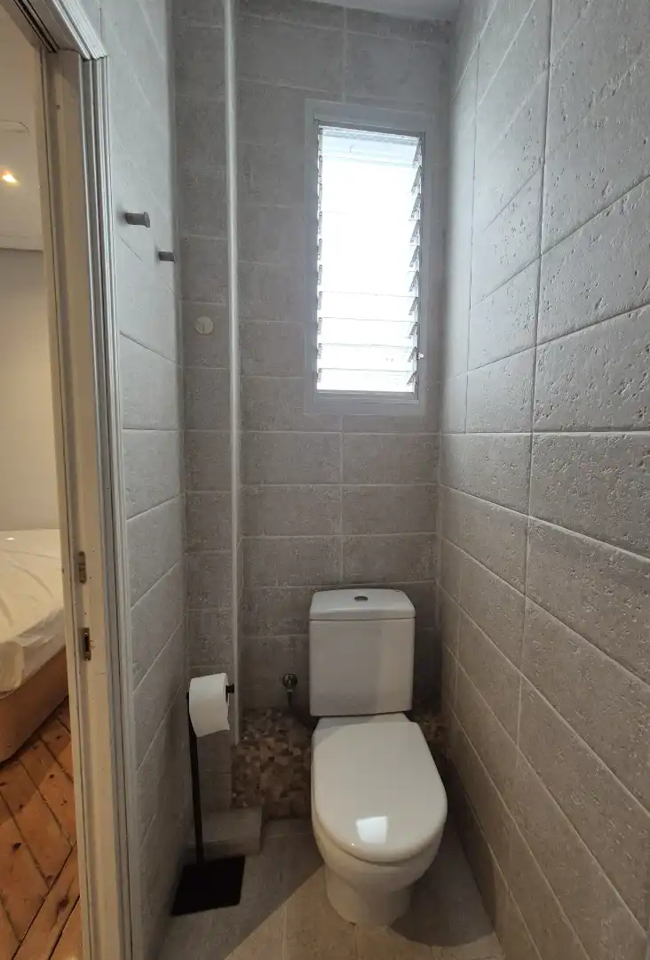 Bany de Apartament de lloguer en Madrid amb Aire condicionat, Calefacció i Parquet