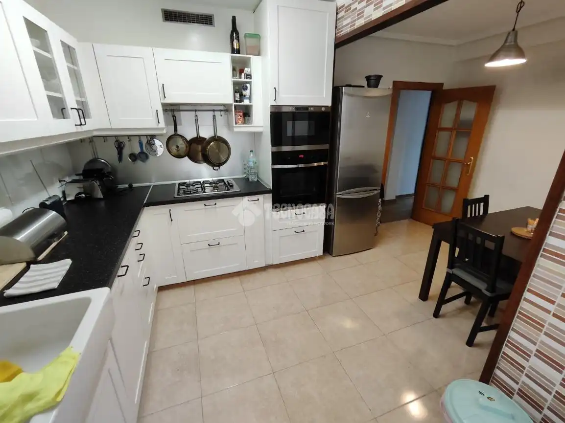 Kitchen of Flat for sale in Valencia  with Parquet flooring and Terrace