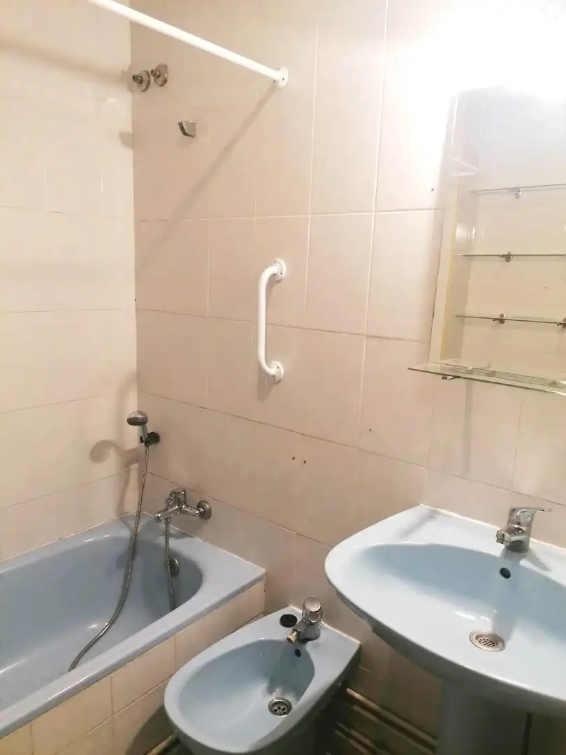 Baño de Piso de alquiler en Zaragoza con Calefacción, Horno y Lavadora