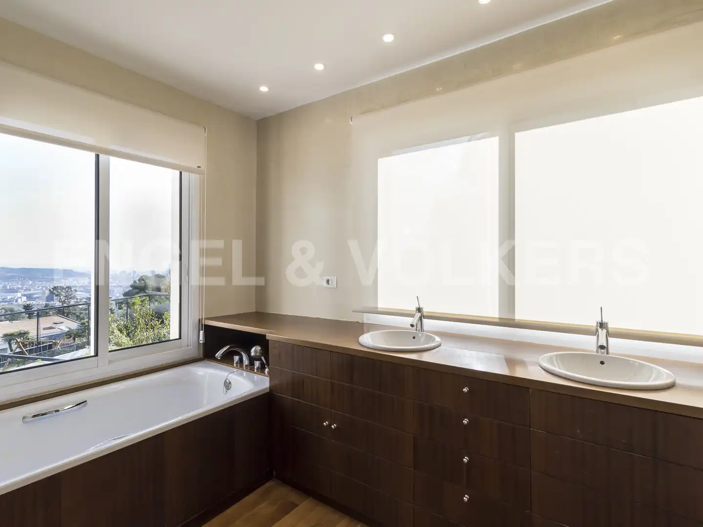 Bathroom of Houses for rent in Barcelona  with Air Conditioner, Heating and Private garden