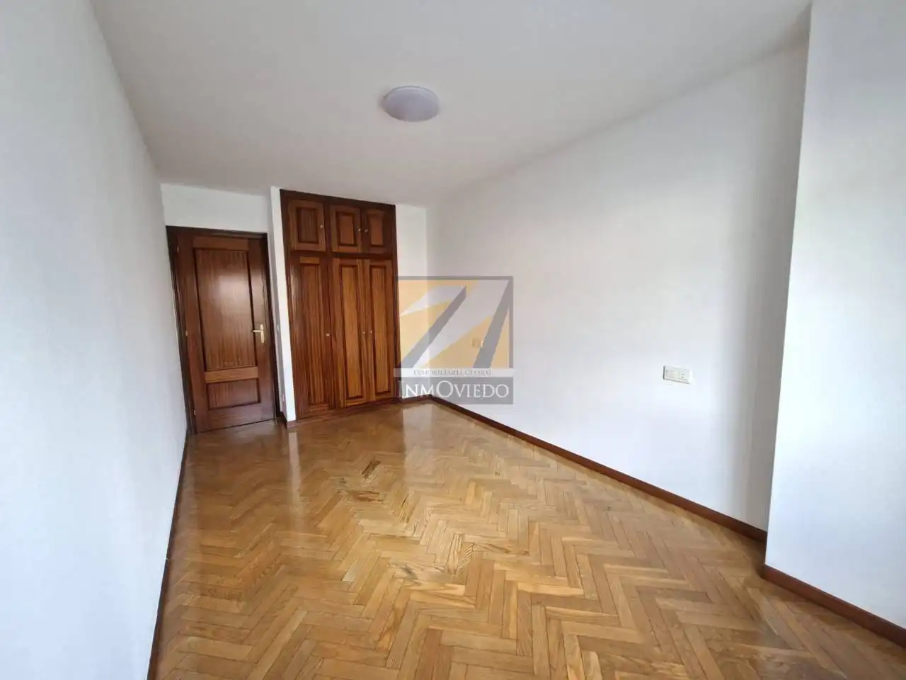 Habitación de Piso en venta en Oviedo  con Calefacción y Terraza