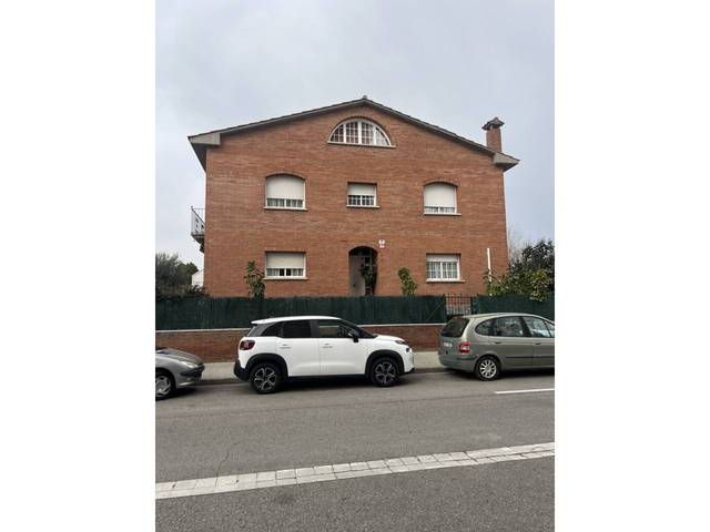 Casa-chalet en Venta en Calle Ramón Dagà en Can Bassa