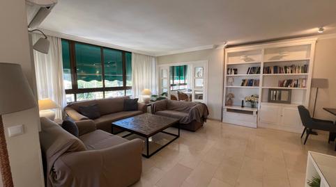 Foto 2 de Piso de alquiler en Playamar - Benyamina, Torremolinos