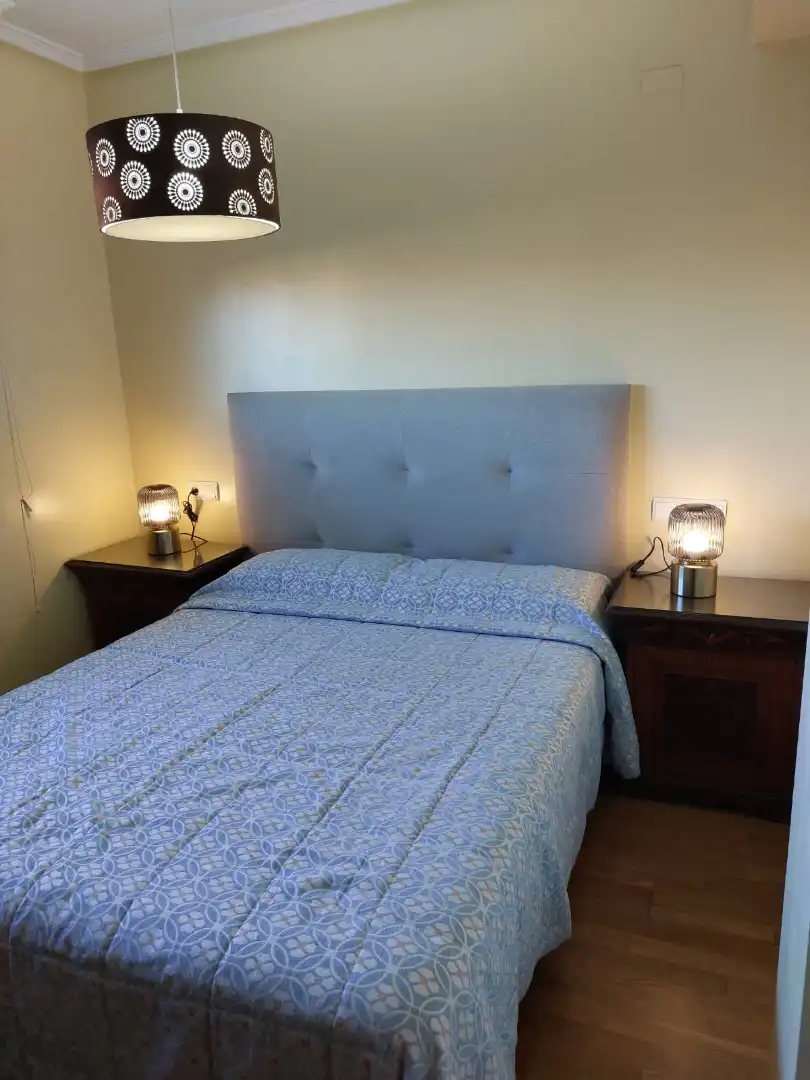 Schlafzimmer von Dachboden zur Miete in Valencia mit Klimaanlage, Privatgarten und Terrasse