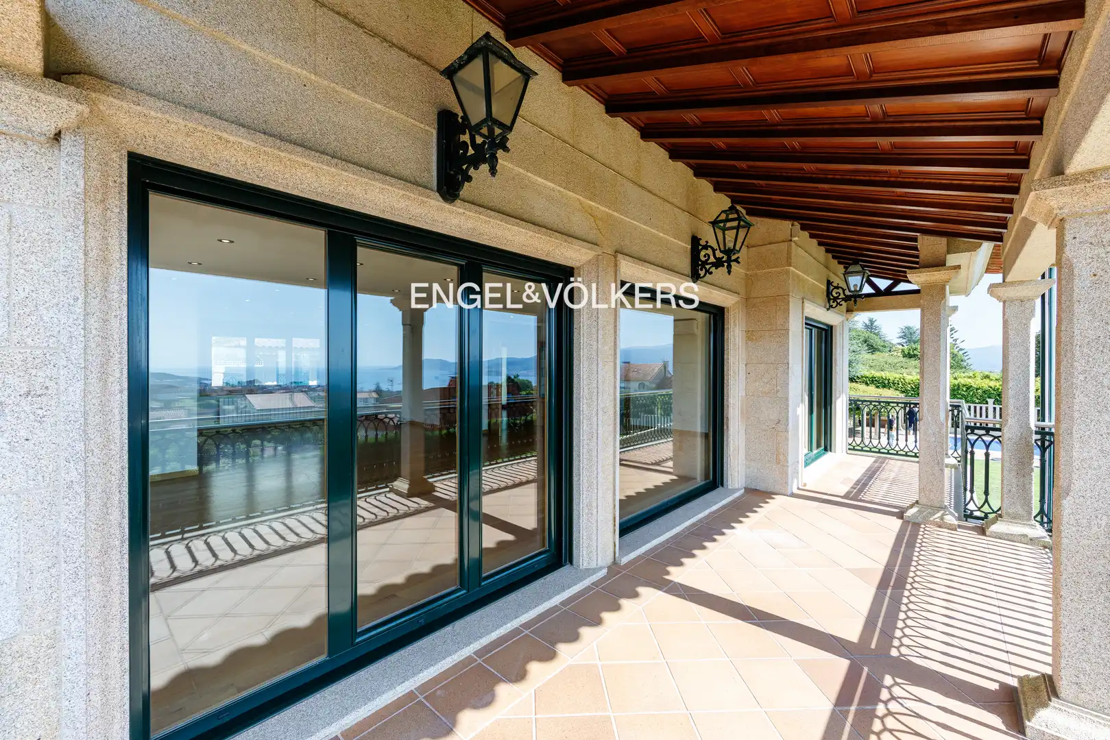 Terraza de Casa o chalet en venta en Nigrán con Calefacción, Jardín privado y Piscina