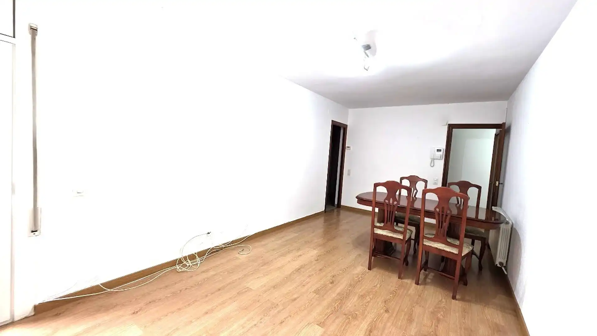 Comedor de Piso en venta en Castellar del Vallès con Calefacción, Parquet y Horno