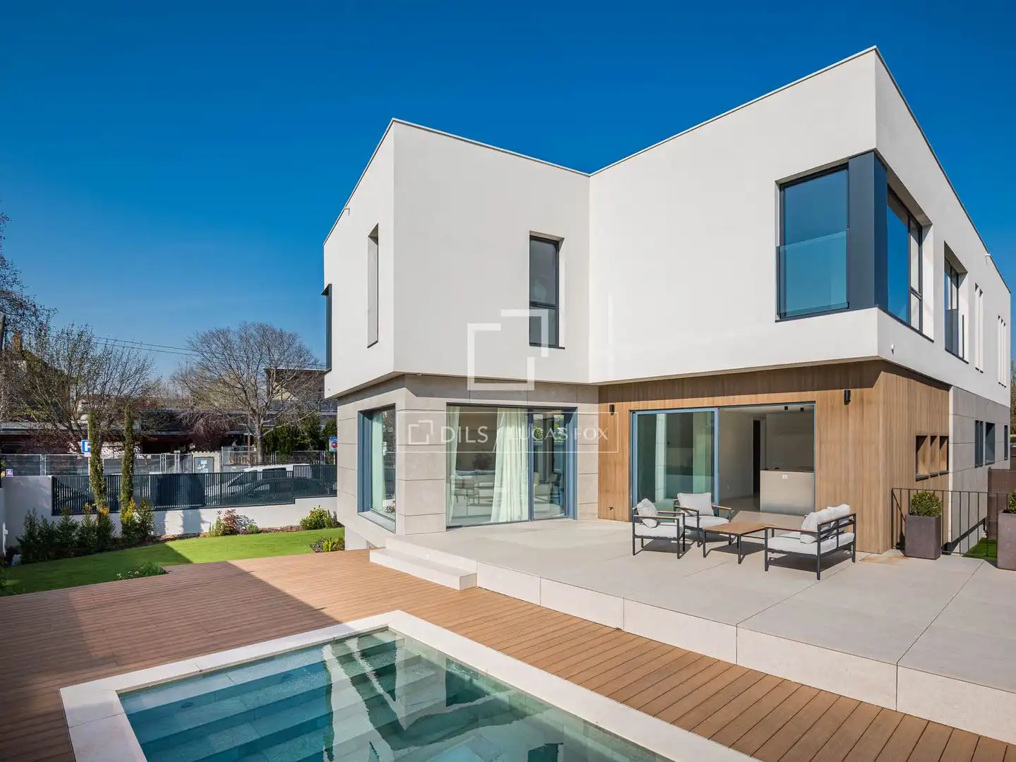 Vista exterior de Casa o xalet en venda en Sant Cugat del Vallès amb Aire condicionat, Calefacció i Jardí privat