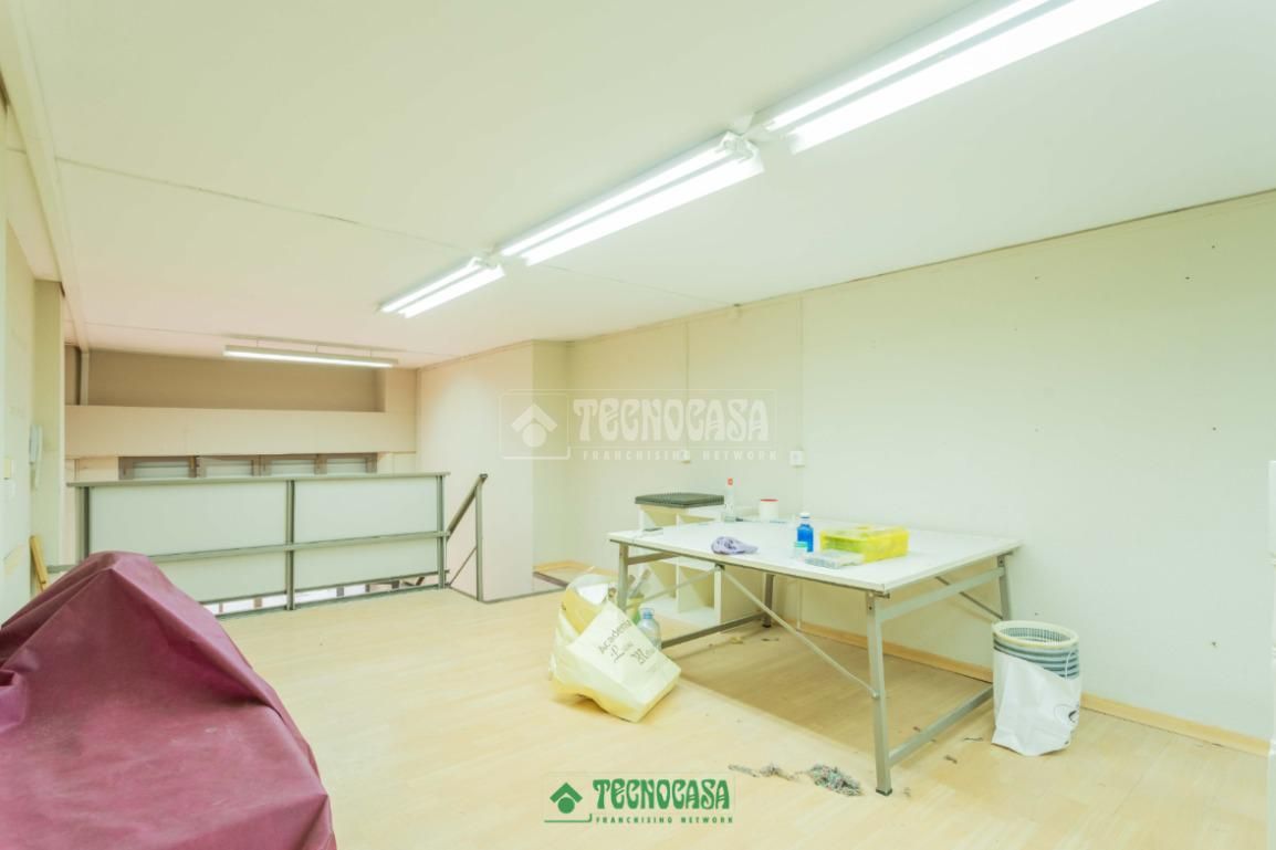 Premises for sale in  Almería Capital