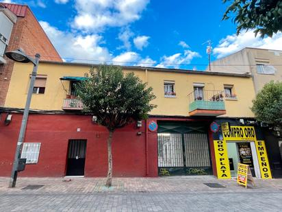 Vista exterior de Edifici en venda en Leganés