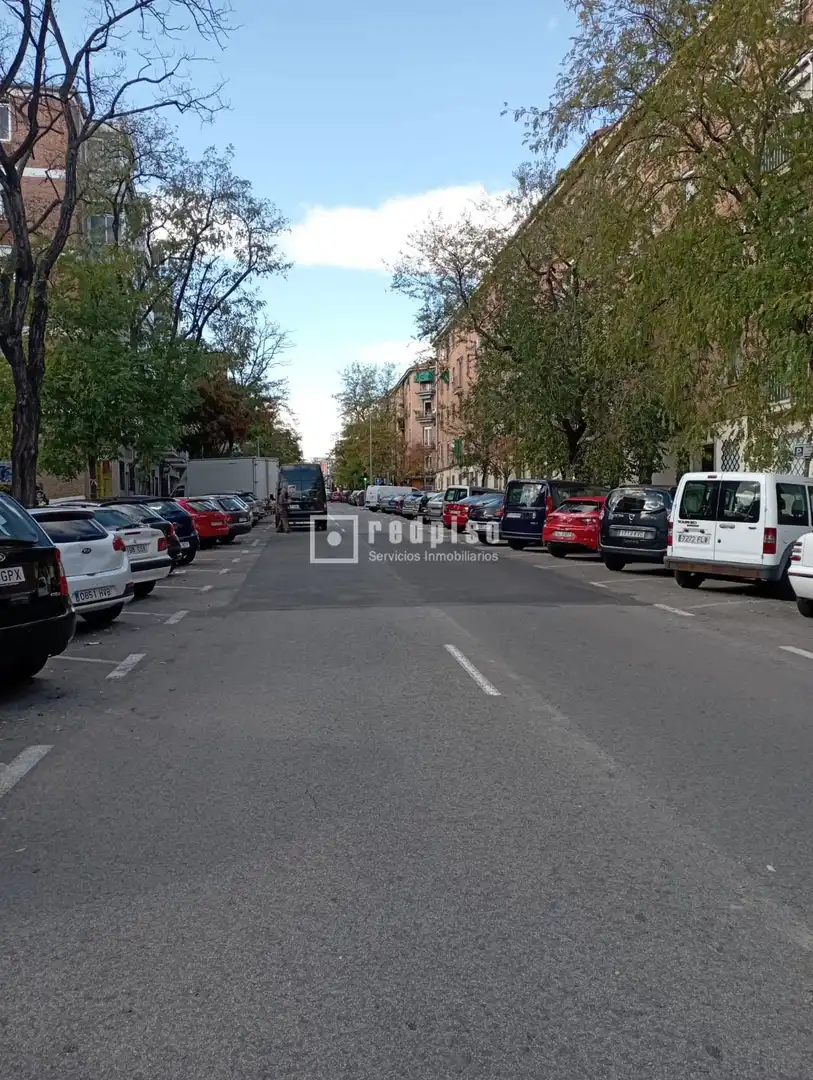 Parking de Piso en venta en Madrid con Calefacción y Terraza