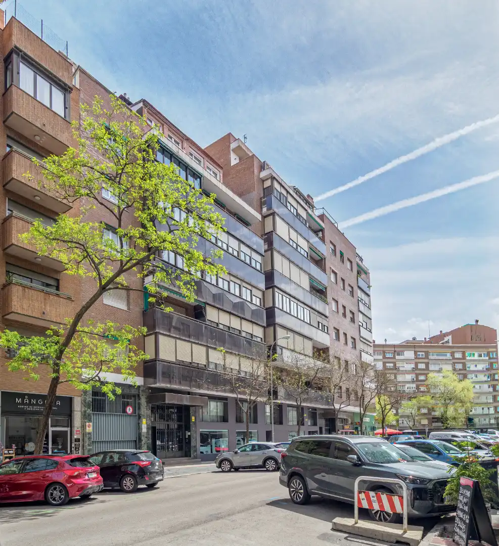 Vista exterior de Àtic en venda en Madrid amb Aire condicionat, Calefacció i Parquet