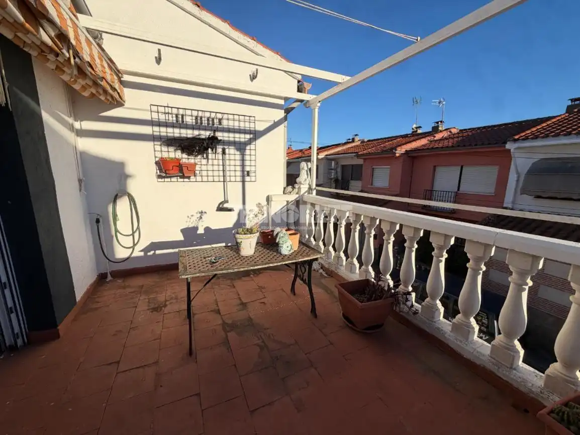 Casa aparellada amb terrassa en venda a C. la Virgen, imagen 24