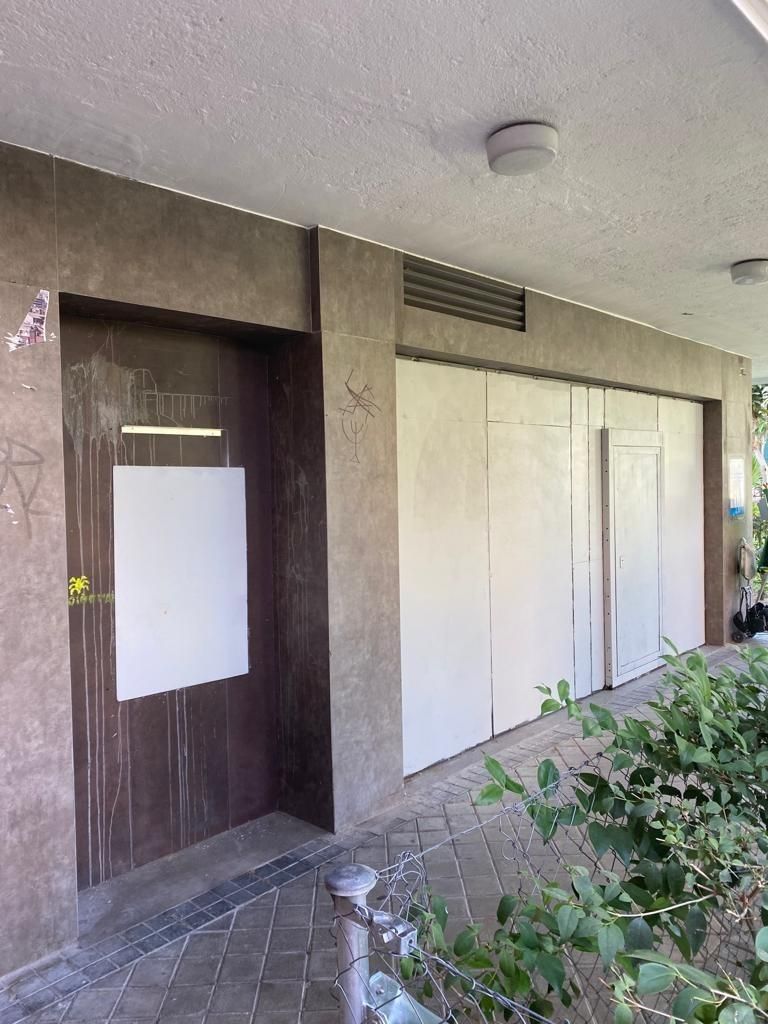 Premises for sale in Calle CUEVAS DE ALMANZORA, Apóstol Santiago