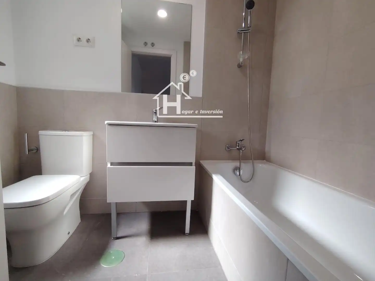 Badezimmer von Wohnung zur Miete in Guadalajara mit Klimaanlage, Heizung und Terrasse