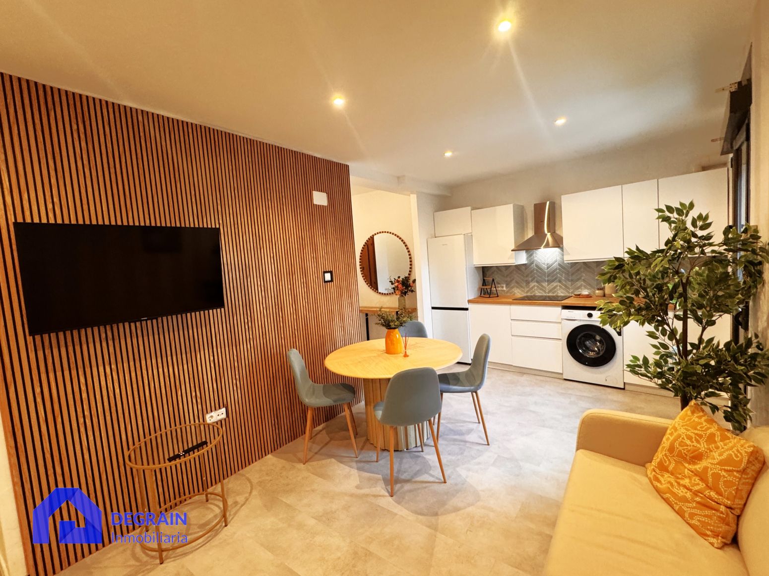 Living room of Flat for sale in Oviedo   with Heating, Terrace and Storage room