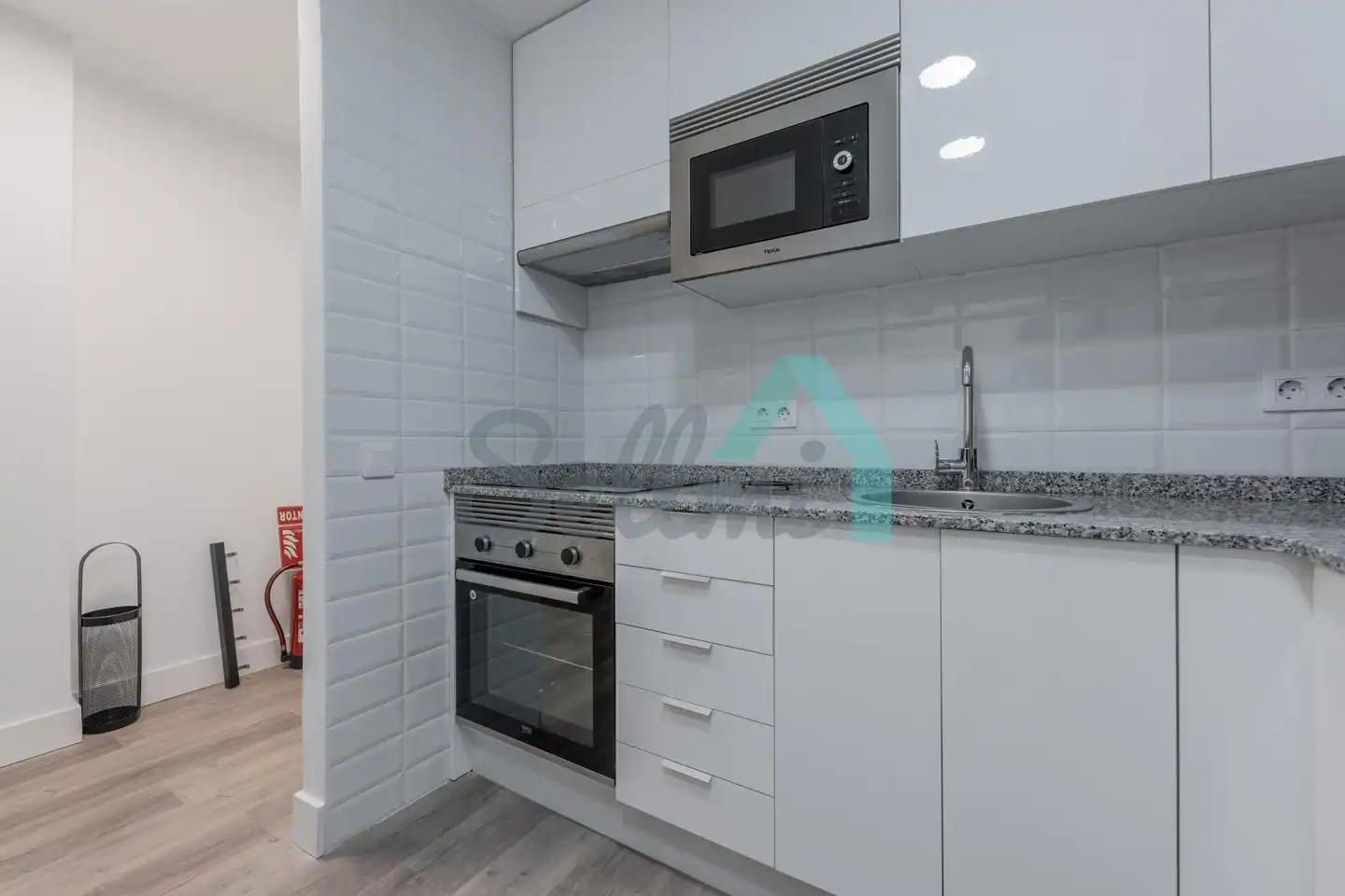 Cocina de Piso para compartir en Oviedo  con Calefacción y Amueblado