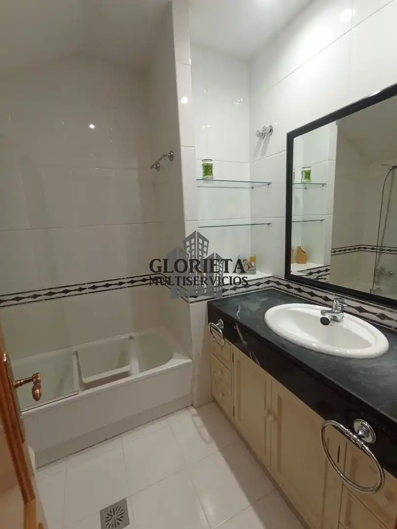 Baño de Casa adosada en venta en Baiona con Calefacción, Parquet y Terraza