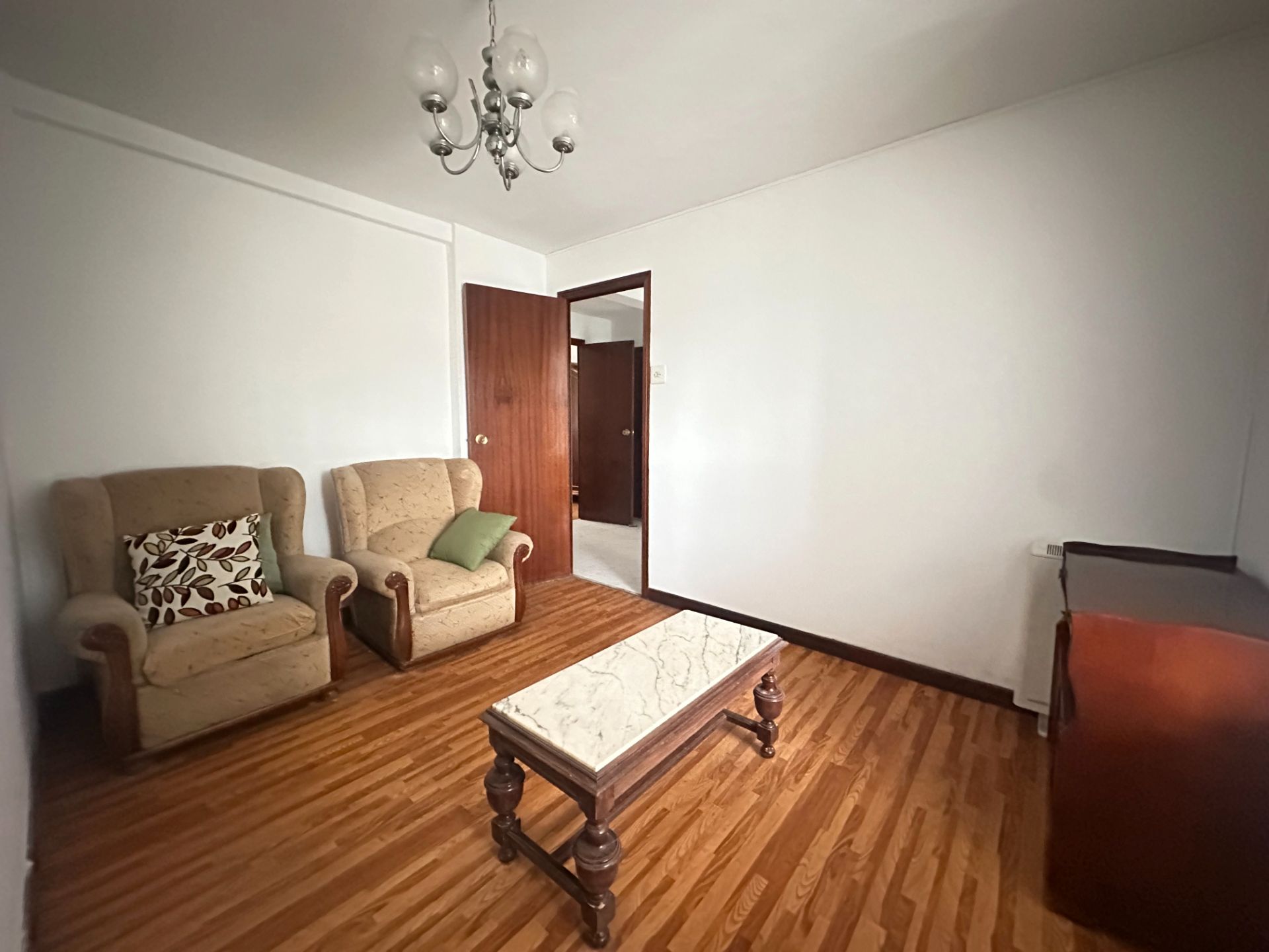 Sala d'estar de Pis en venda en Santiago de Compostela  amb Calefacció