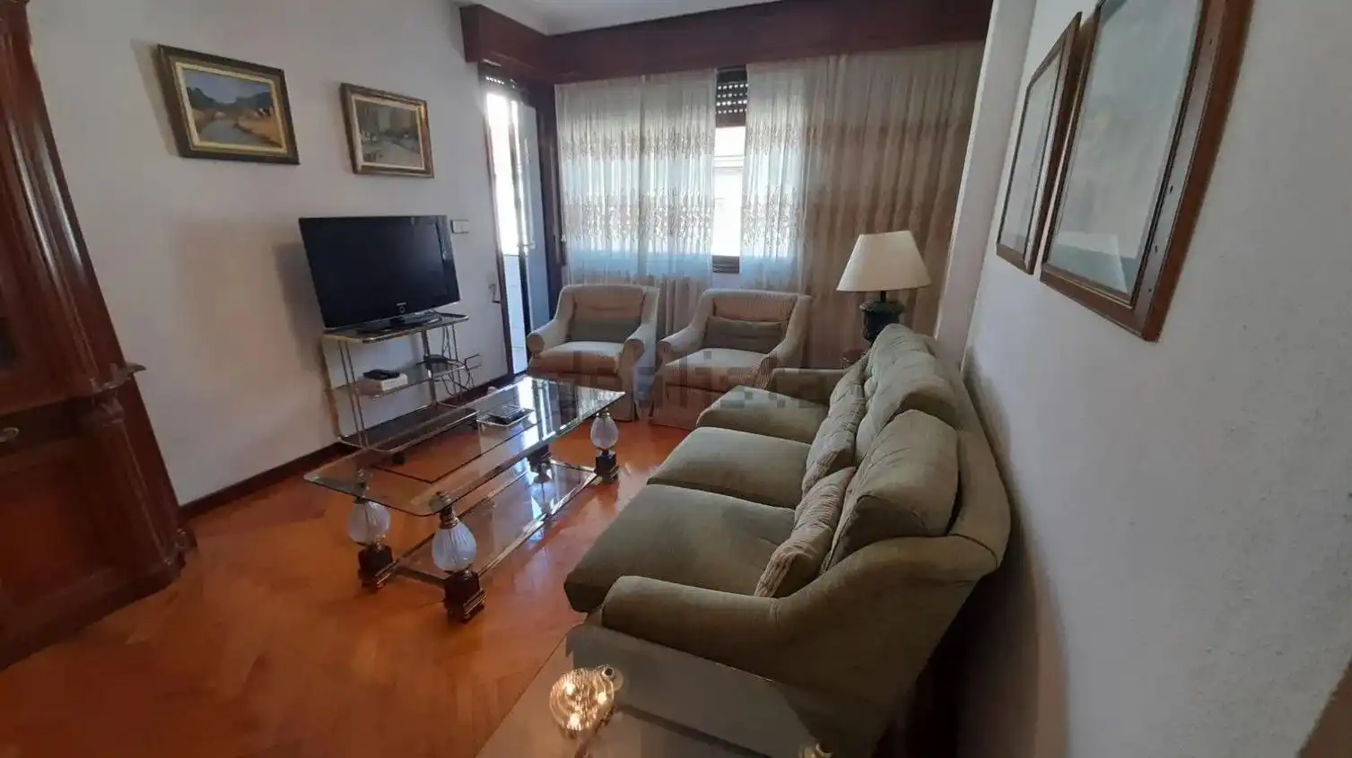 Sala d'estar de Pis de lloguer en Ourense Capital  amb Calefacció, Parquet i Balcó