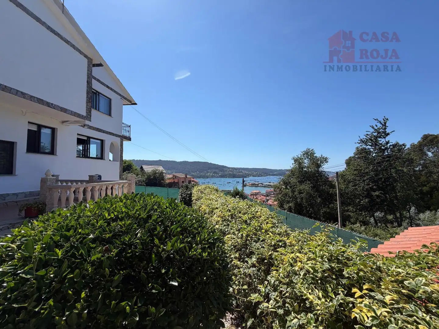 Vista exterior de Casa o xalet en venda en Cangas  amb Calefacció, Terrassa i Moblat