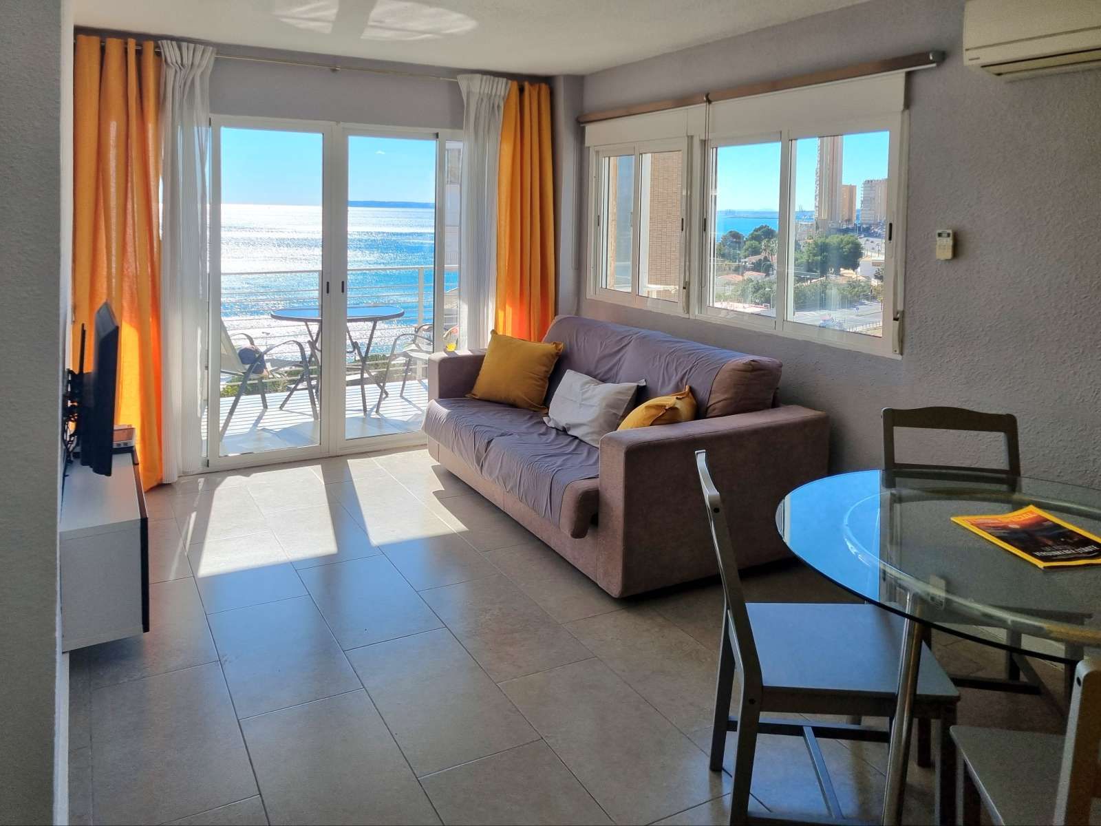 Living room of Apartment to share in Alicante / Alacant  with Air Conditioner and Terrace
