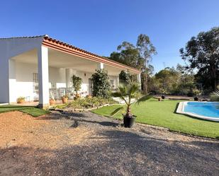 Vista exterior de Casa o xalet en venda en Cartaya amb Piscina