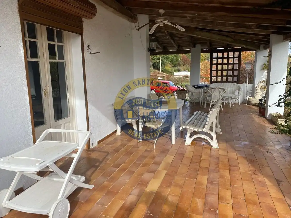 Terraza de Casa o chalet en venta en Garrafe de Torío con Calefacción, Jardín privado y Parquet