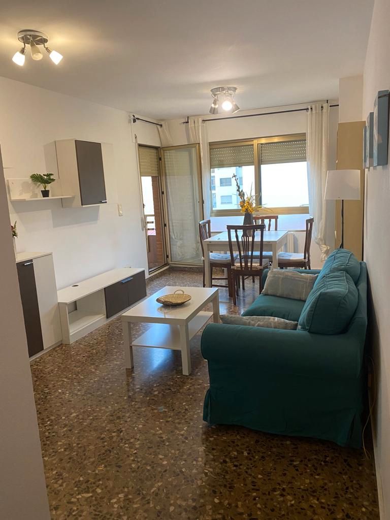 Sala d'estar de Pis de lloguer en  Zaragoza Capital amb Calefacció, Moblat i Forn